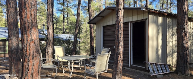 view of outdoor structure with an outdoor structure