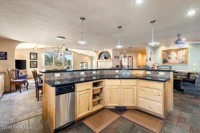 kitchen with light brown cabinetry, a kitchen island with sink, ceiling fan, pendant lighting, and lofted ceiling