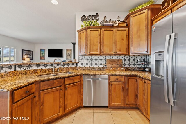 8950 N Calico Cat Trl, Prescott Valley, AZ 86315 - kitchen with stainless steel appliances, a sink, backsplash, and brown cabinetry