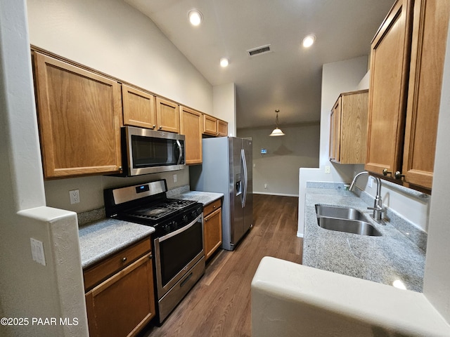 5050 N Saddleback Dr, Prescott Valley, AZ 86314 - kitchen featuring appliances with stainless steel finishes, vaulted ceiling, dark wood finished floors, and recessed lighting