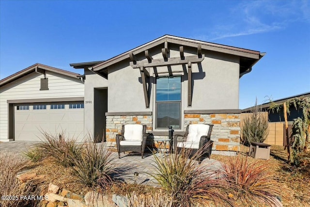 view of front facade featuring a garage