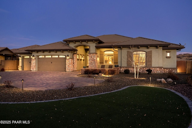 5201 Peavine Vw Trl, Prescott, AZ 86301 - prairie-style home featuring a garage