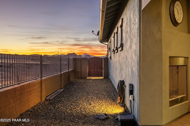 view of yard at dusk