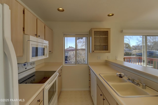 3160 Cascades Dr Unit 16H, Prescott, AZ 86301 - kitchen featuring white appliances, plenty of natural light, light countertops, and recessed lighting