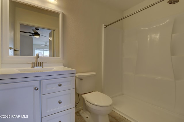 3160 Cascades Dr Unit 16H, Prescott, AZ 86301 - bathroom with vanity, a shower, and a ceiling fan