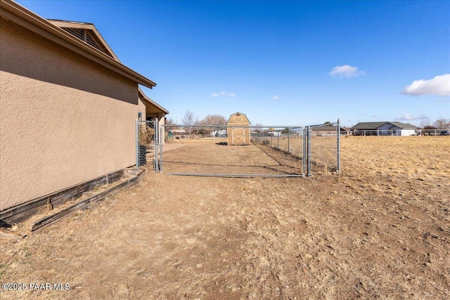 view of yard with a storage shed