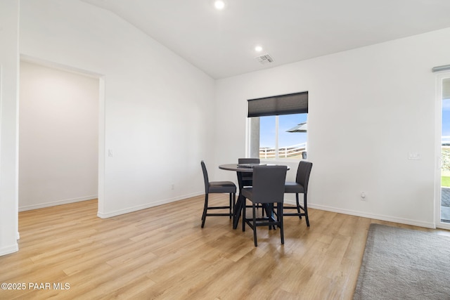 dining room featuring light wood-style flooring, recessed lighting, visible vents, and baseboards