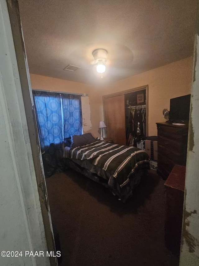 bedroom featuring ceiling fan and a closet