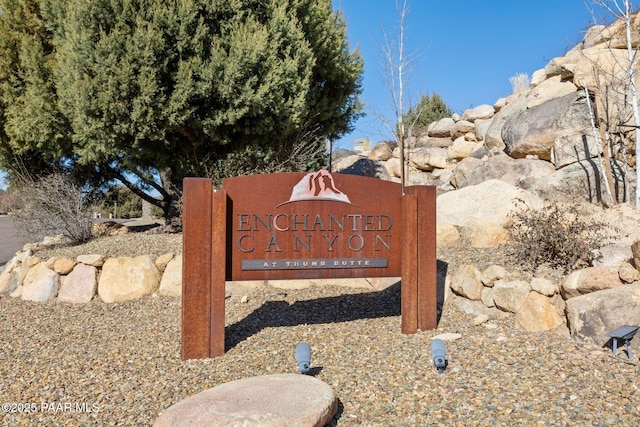 view of community / neighborhood sign