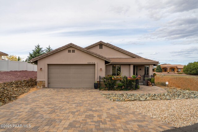 10550 E Cumberland Ct, Dewey-Humboldt, AZ 86327 - ranch-style home featuring stucco siding, decorative driveway, a garage, and fence