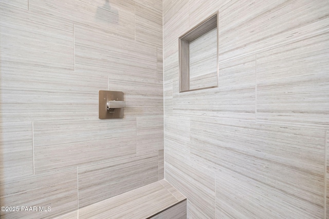 7492 E Louie Ln, Prescott Valley, AZ 86315 - bathroom featuring a tile shower