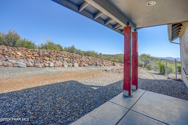 view of yard featuring a patio area