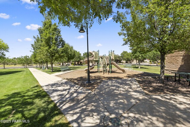 1109 N Half Hitch Rd, Prescott Valley, AZ 86314 - community play area with a lawn