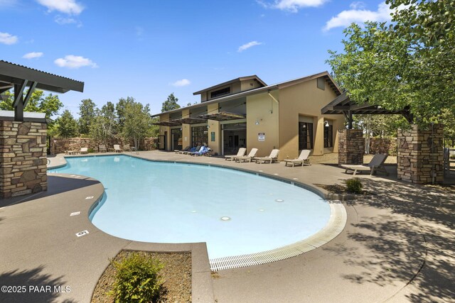 1109 N Half Hitch Rd, Prescott Valley, AZ 86314 - community pool with a patio area
