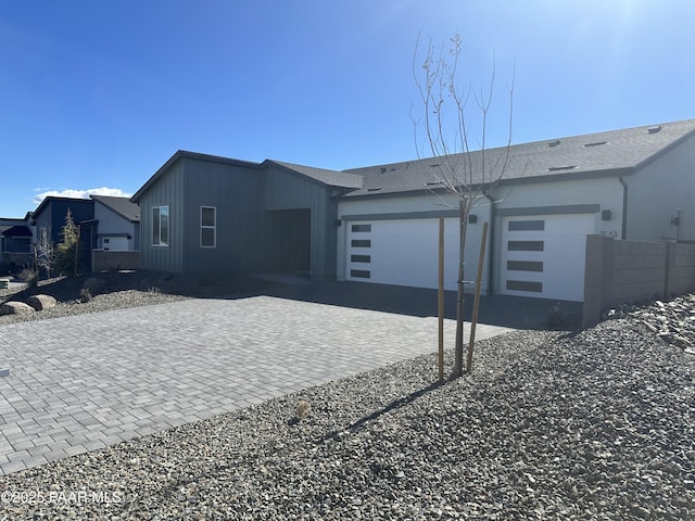 view of front facade featuring a garage