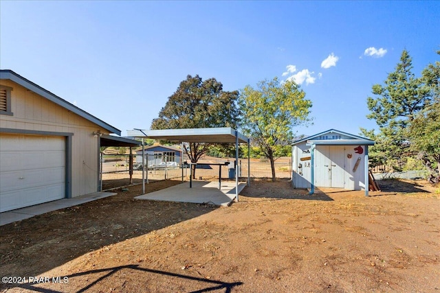 view of yard with an outdoor structure