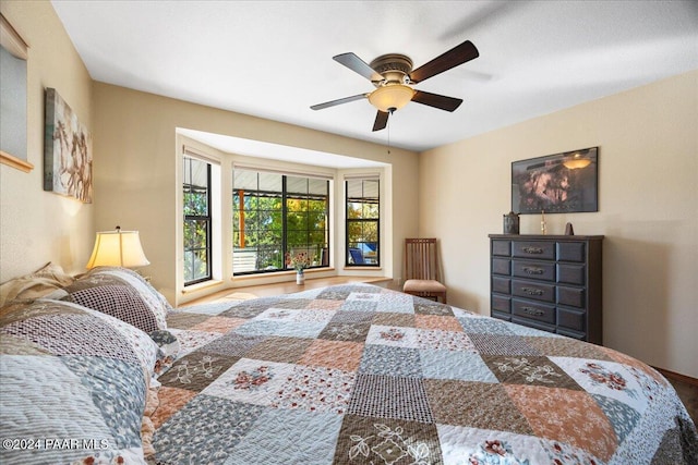 bedroom with ceiling fan