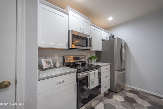 3070 Cascades Ct Unit 14C, Prescott, AZ 86301 - kitchen featuring appliances with stainless steel finishes, light countertops, white cabinets, and light flooring