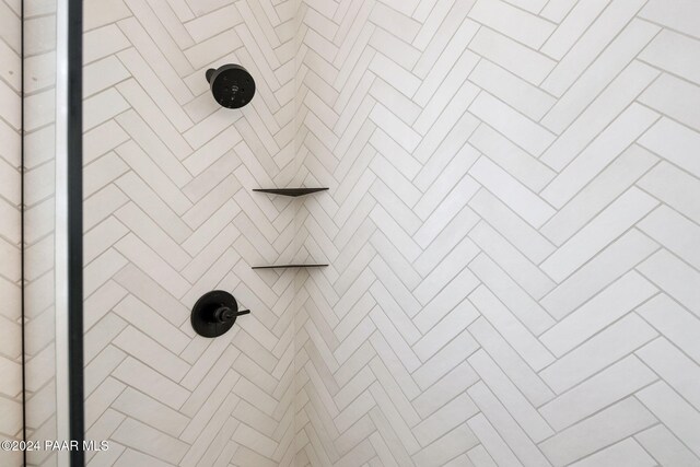 interior details with a tile shower