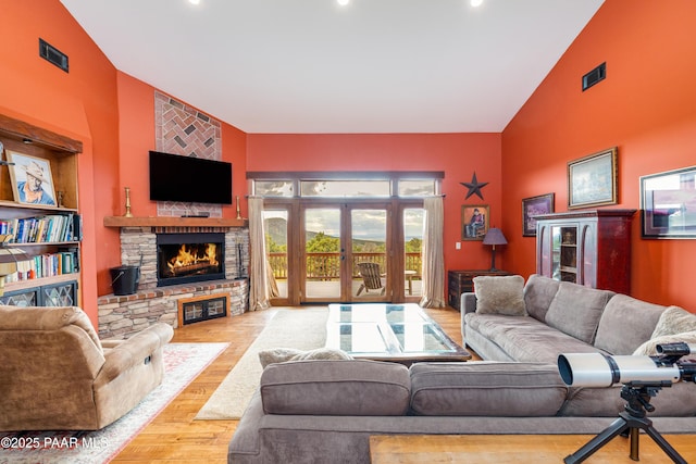 2667 N Overlook Dr, Williams, AZ 86046 - living area featuring wood finished floors, a fireplace, and recessed lighting