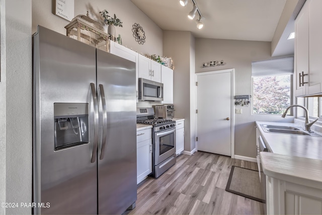 1665 Quail Run, Prescott, AZ 86303 - kitchen featuring white cabinetry, sink, stainless steel appliances, lofted ceiling, and light wood-type flooring