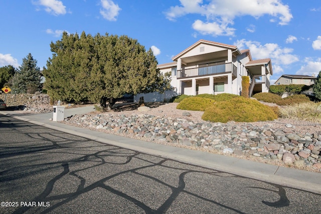 view of front of home featuring a balcony