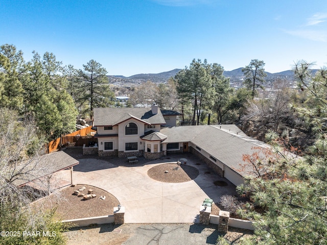 birds eye view of property featuring a mountain view