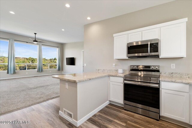 1841 N Jade Cir, Prescott, AZ 86301 - kitchen with stainless steel appliances, ceiling fan, open floor plan, a peninsula, and white cabinets
