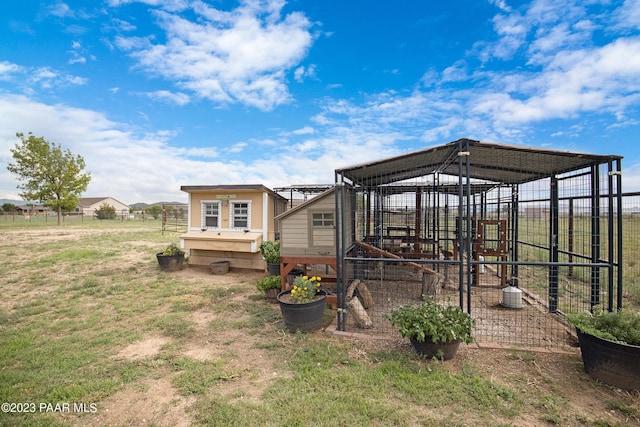 view of yard with an outdoor structure