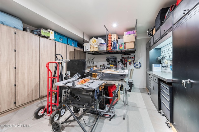 5692 E Cannon Pl, Prescott Valley, AZ 86314 - garage featuring a workshop area