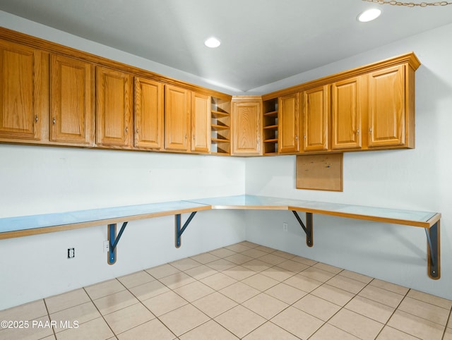 kitchen featuring light tile patterned floors and a breakfast bar