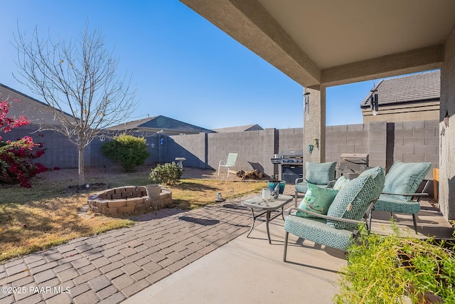 view of patio with an outdoor fire pit