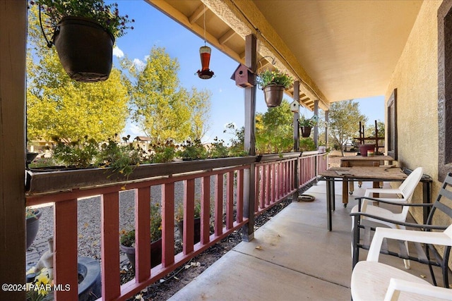 balcony featuring covered porch