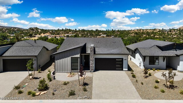 view of front facade featuring a garage