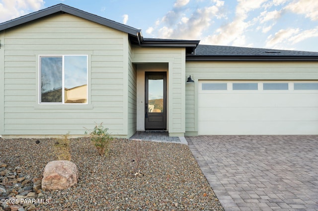 view of front of property featuring a garage