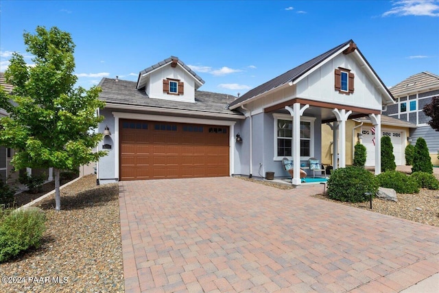 view of front facade featuring a garage