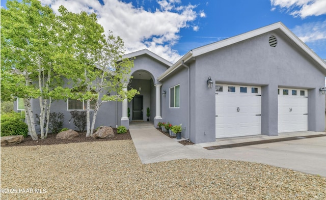 view of front facade featuring a garage