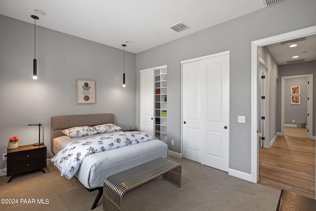 carpeted bedroom with baseboards, visible vents, and recessed lighting