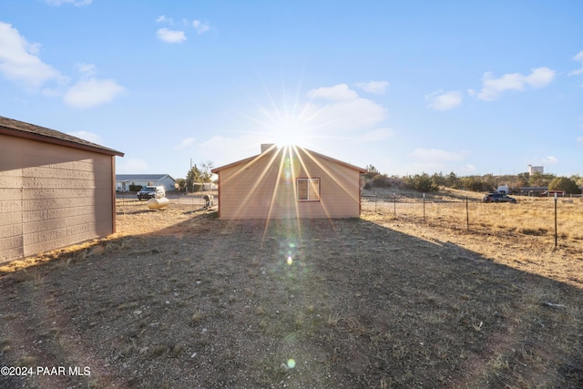 view of yard featuring a rural view