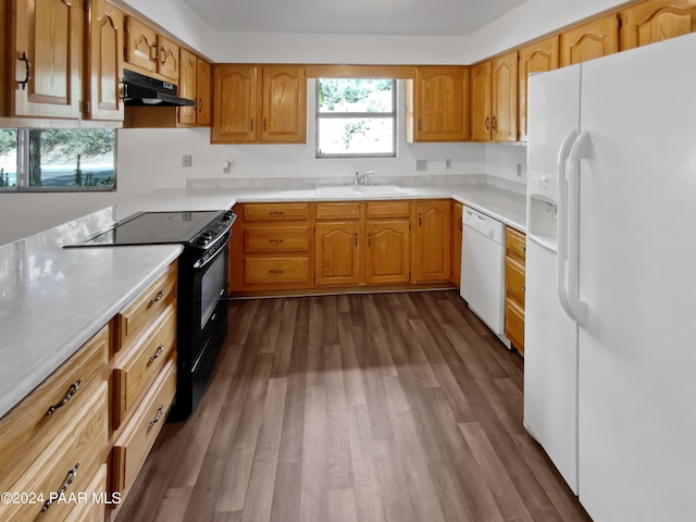 410 Apache Plume Trl, Prescott, AZ 86301 - kitchen with white appliances, under cabinet range hood, a sink, dark wood finished floors, and light countertops