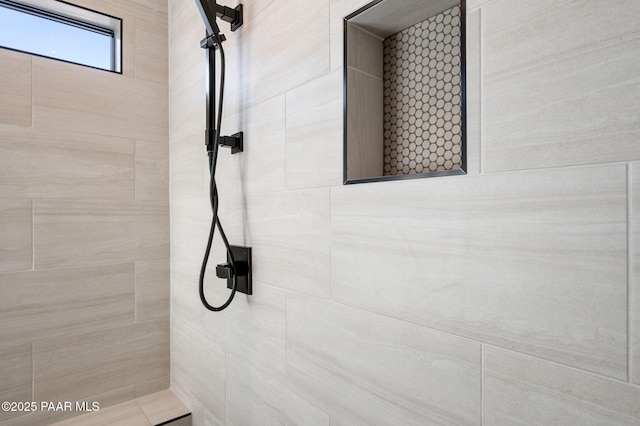 bathroom featuring a tile shower