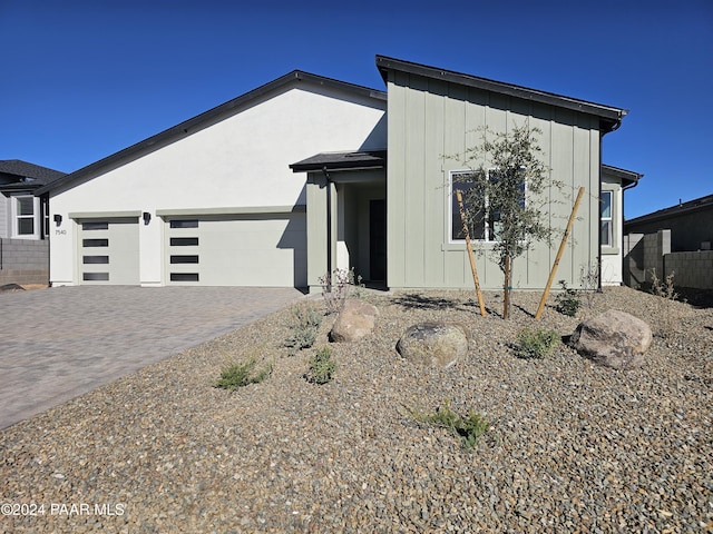 view of front of house featuring a garage