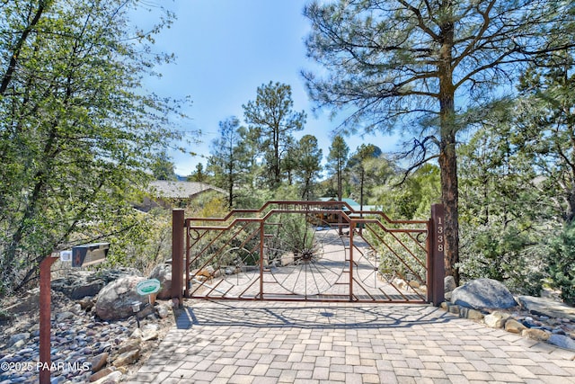 Listing photo 2 for 1338 Sierry Peaks Dr, Prescott AZ 86305