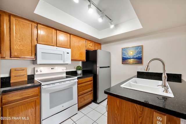 2180 Resort Way Unit S B, Prescott, AZ 86305 - kitchen with white appliances, a sink, a tray ceiling, light tile patterned floors, and brown cabinets