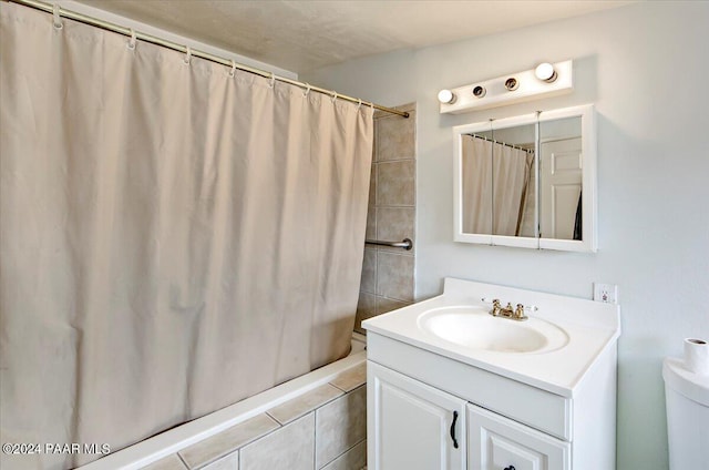 bathroom with vanity, curtained shower, and toilet