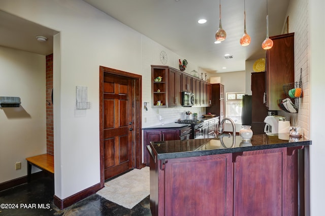 kitchen featuring sink, hanging light fixtures, tasteful backsplash, kitchen peninsula, and stainless steel appliances