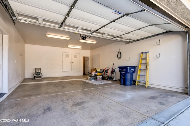 1005 N Rolling Green Rd, Dewey-Humboldt, AZ 86327 - garage with a garage door opener