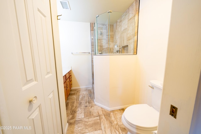 438 Jasmine Ln, Prescott, AZ 86301 - bathroom featuring tiled shower, toilet, vanity, marble finish flooring, and baseboards