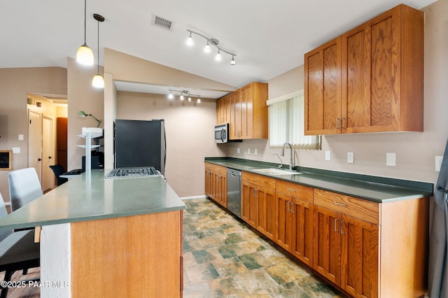 2770 Ridge Rd, Prescott, AZ 86301 - kitchen featuring stainless steel appliances, a breakfast bar, track lighting, dark countertops, and lofted ceiling
