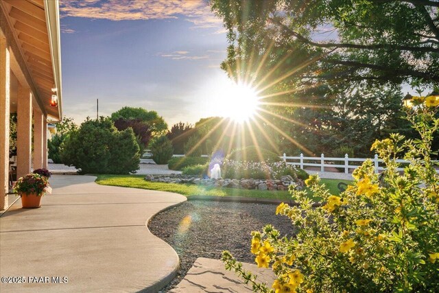 977 Kristin St, Chino Valley, AZ 86323 - yard at dusk featuring a patio